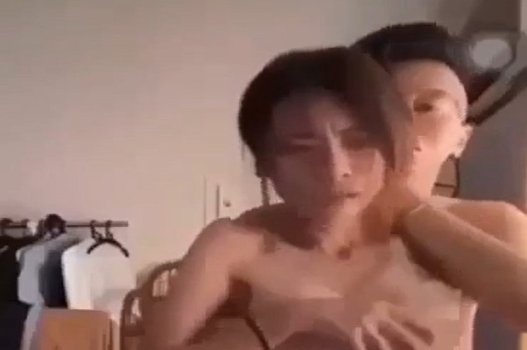 Hoàng Cửu Bảo và bạn gái Linh Linh tung clip sex